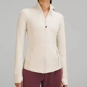 cream/white size 6, shapes body nicely, super comfortable. worn one time